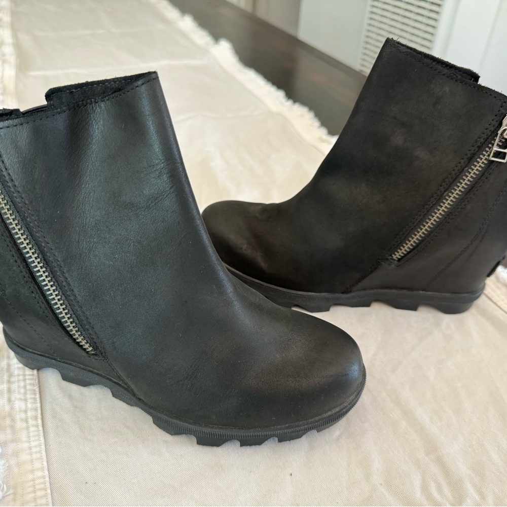 Sorel side zipper boots. Only worn couple times.